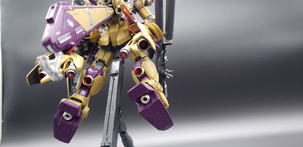 ドッキングスタビライザー内のブースターも各5発づつ追加しております。武装はステイメンのフォールディングバズーカとガーベラのロングレンジビームライフルを織り交ぜたオリジナル仕様になっております( 'ω')ふぁっ