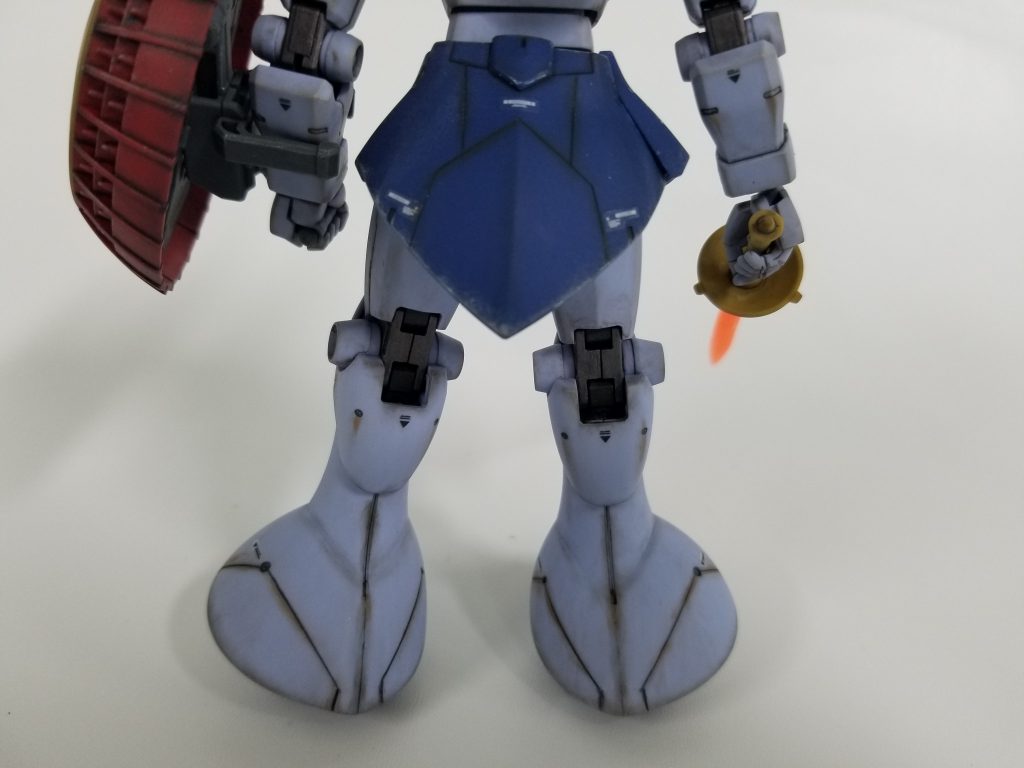 スカートと脚部に筋彫り追加