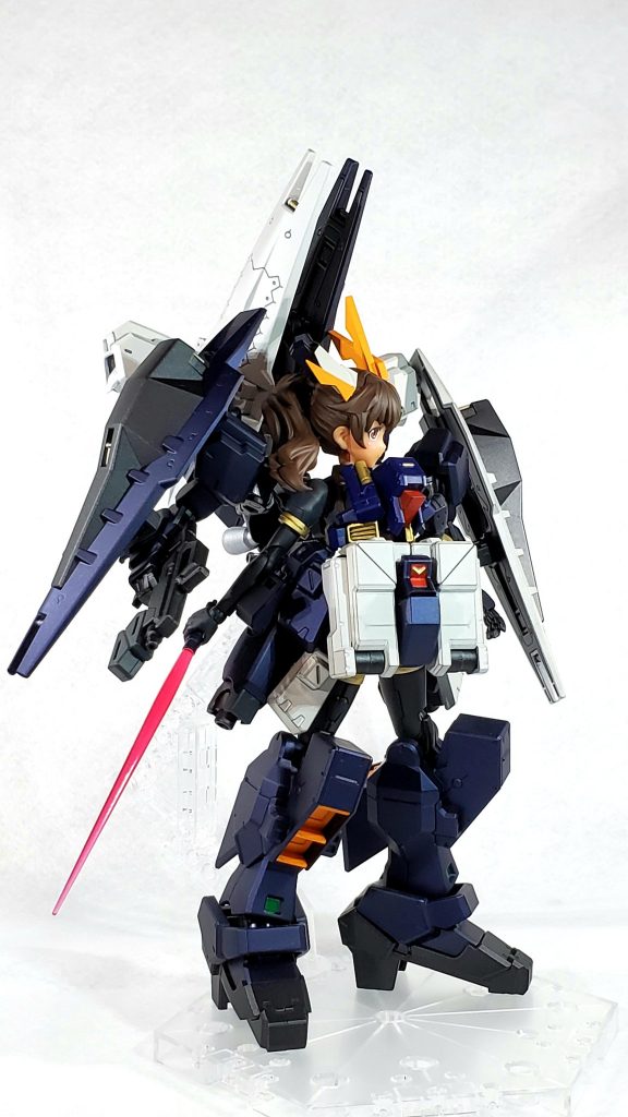 鉄血などの近年のキットなら無改造で接続できるようですが、古いHGのアドバンスドヘイズルです。接続は穴空けたり削ったりとちょいと加工が必要でした。