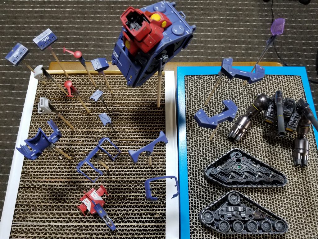 クリア―後の乾燥タイム。これから組み立てる時間がモデラーのわくわく至福タイムなんですょね～(笑)