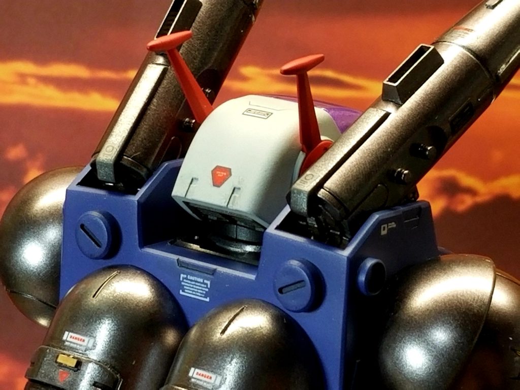 砲身も少し寂しかったので、角バーニアや切り取った接続ダボなどを貼り付けてみました。