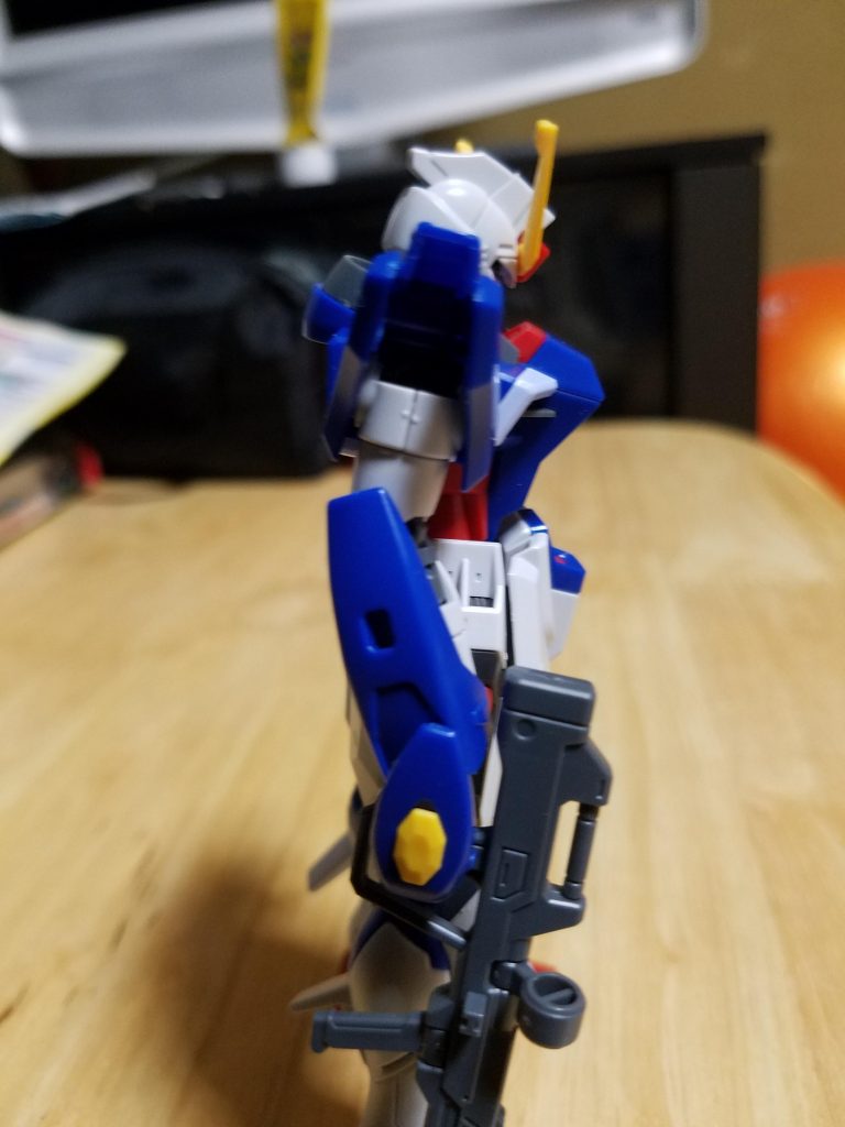 被害者。スタイル、可動ともに良いのですが旧の方にあったフラッシュエッジの長い刃もついてたら個人的に完璧でした。