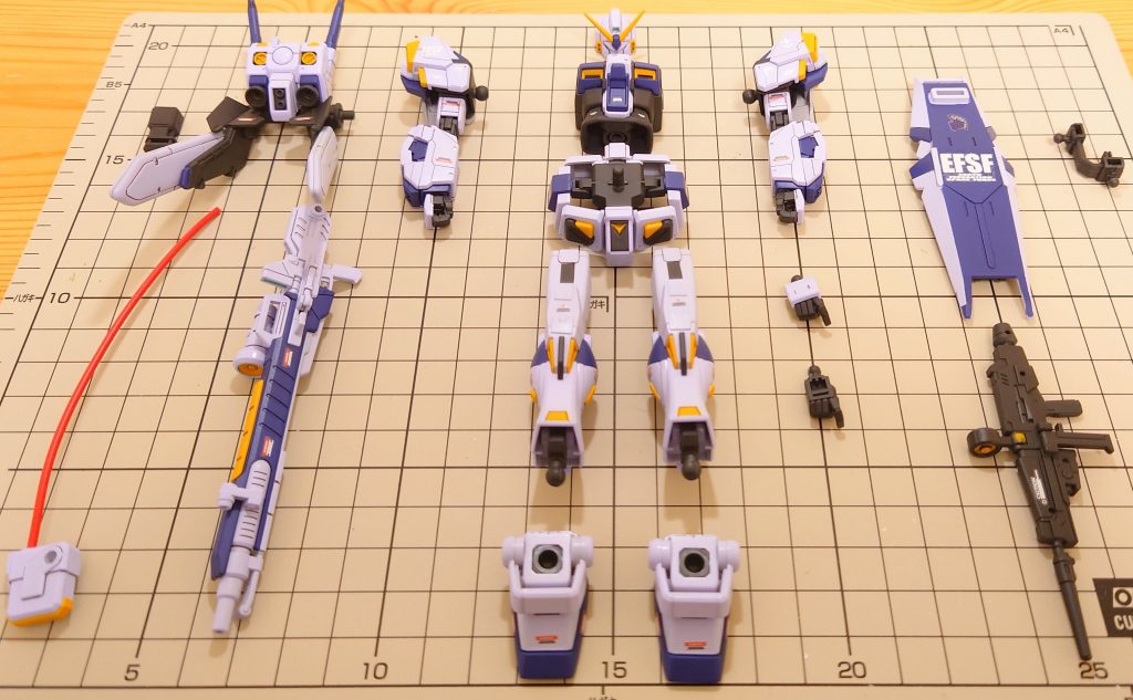 組み立て前のいつもの一枚。自己満足の極み。組み立てた時よりも、こうやって並べて写真を撮っている時が一番完成を意識しますね。