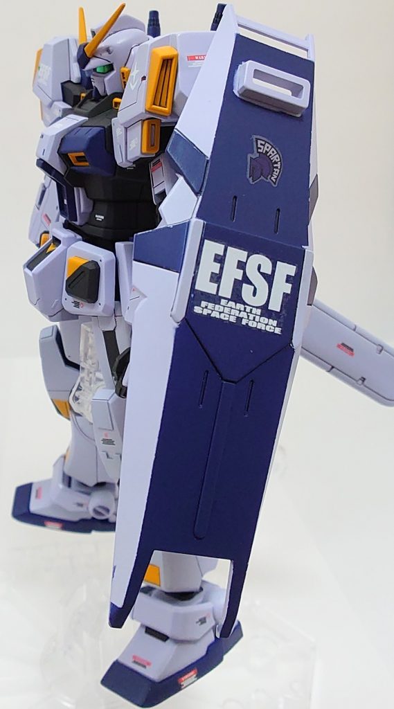 あまり手をかけないつもりが、やっているうちにあれよあれよと色々手を加えてしまい、結果としていつもとあまり変わらないくらい時間がかかりましたね。のんびり作っていたのもありますが、今回は作成している途中で腕部とメガ・ビーム・ランチャーのパーツが折れてしまい、途中で放置してしまっていたのもありまして、前回の投稿から結構時間が空いてしまいました。また、カラーリングもあまり深く考えず、完全に思いつきでやってみた割には、キレイにまとまったかと。ただ、今回もマスキング塗装が所々失敗しまして、やはり練習あるのみだなと感じました。キレイに塗り分けをされている方の凄さを改めて痛感した次第です。ボチボチ作成を進めている5号機の方も、同じ世界感でまとめてみようかなと思っています。今回もご覧いただきありがとうございました!