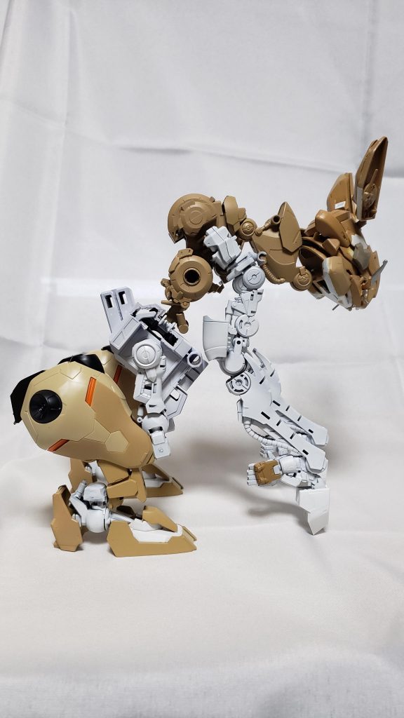 装甲装着前のフレーム状態ガンダムフレームにグレイズのボディを上乗せして腰周りをリベイクからグシオンの物に変更……どうして私は兎の骨格画像見ながらガンプラ弄ってるんだろう