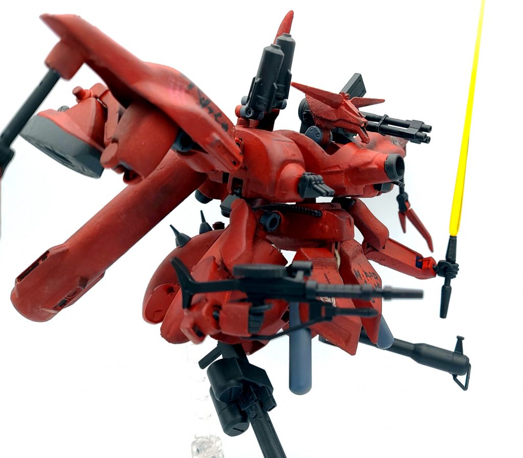 左右にあるザクの足は、駐機状態で使用するという設定です。