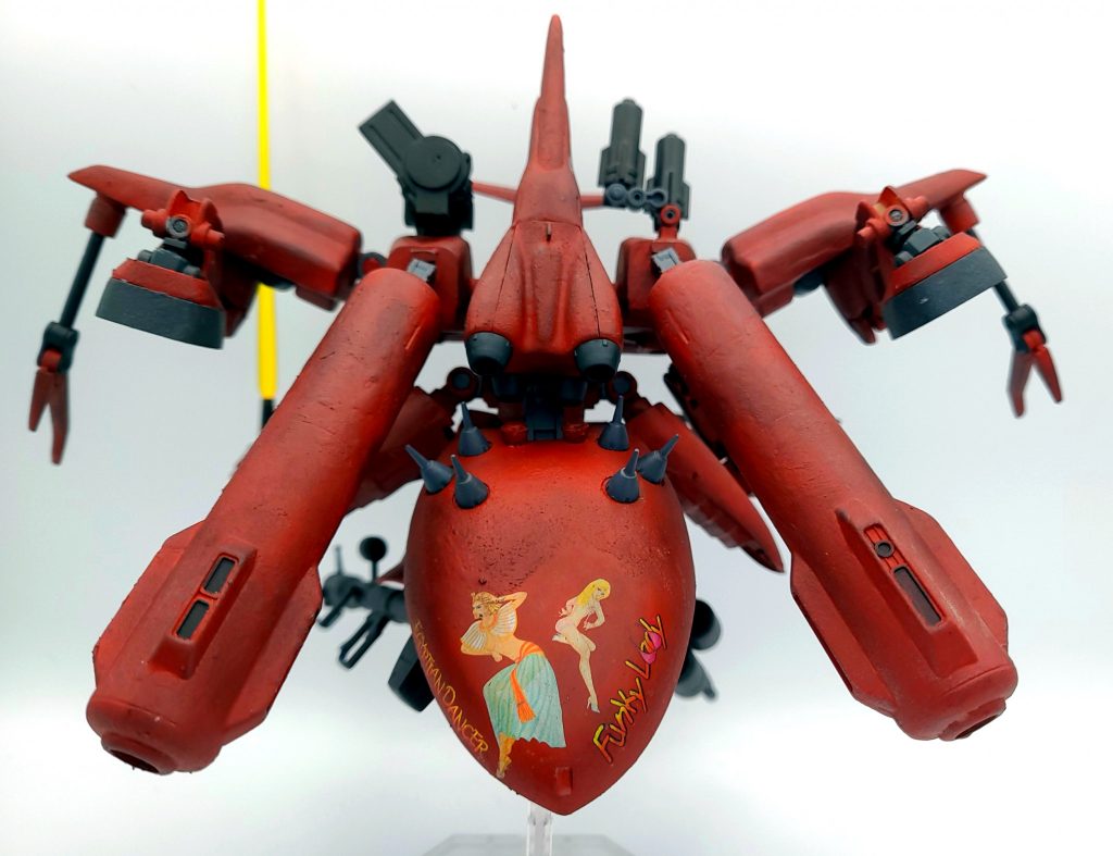 腰リアアーマーにはファンネル6基を搭載。その他ノーズアートを貼りました。