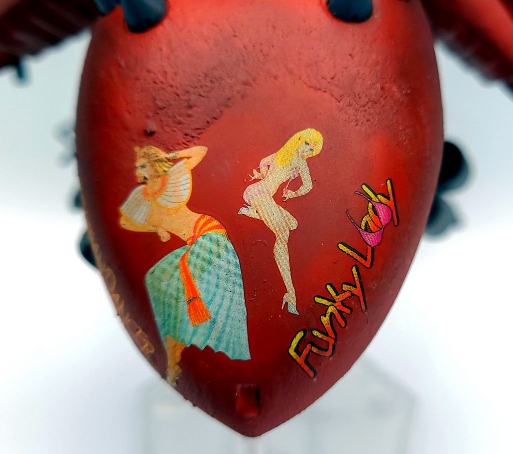 ノーズアートを貼る部分だけ鋳造表現をせず、滑らかな仕上がりになりました。