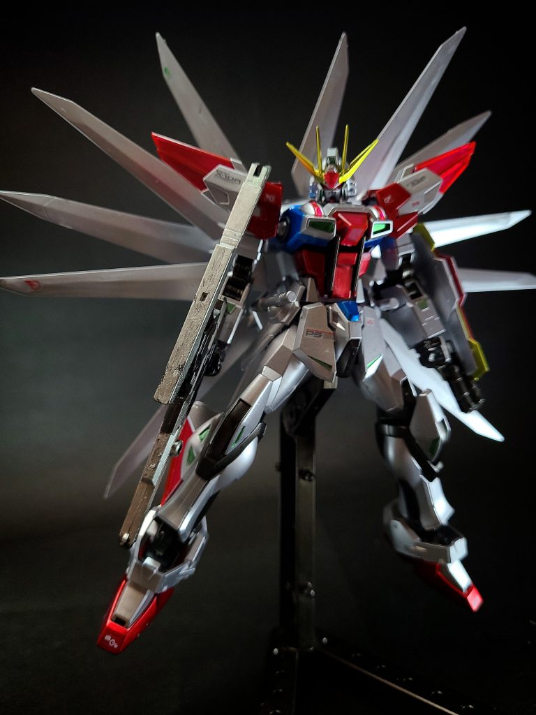 ディスチャージシステムプラフスキー粒子を機体外部へと完全開放し、「プラフスキーパワーゲート」と呼ばれるリングを形成して機体性能を強化するシステム。基本的にスターシステムで吸収したプラフスキー粒子を使うが、それ以外で蓄積した粒子を使う事も可能。ただし効率が一気に落ちる為、粒子チャージに時間がかかる。「スピードモード」、「ライフルモード」、「アクアモード」の3種があり、「スピードモード」は黄色のゲートに機体を飛び込ませる事で背部からプラフスキー粒子による光の翼「プラフスキーウイング」を展開して高い機動性を発揮する。