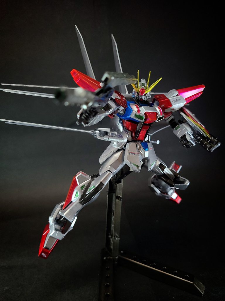 武装・必殺攻撃バルカン砲頭部に左右2門ずつ計4門内蔵されている機関砲。ビームライフル改修前と同様の可変式の銃身を持つビームライフル。コスモシールドの接続アームと連結することで、吸収したエネルギーをビームに転用可能。ビームサーベル両腰部に計2基装備されている近接武装。サーベルのホルダーに軸が付いている為、軸を回転させて懐に飛び込んできた敵に対する奇襲にも使える。コスモシールドアブソーブシールドを発展させた特殊シールド。今まで通りビームの吸収が可能な他、スターシステムを応用することでパワーゲートを防御にも転用させており、敵の攻撃を拡散させることが可能となっている。