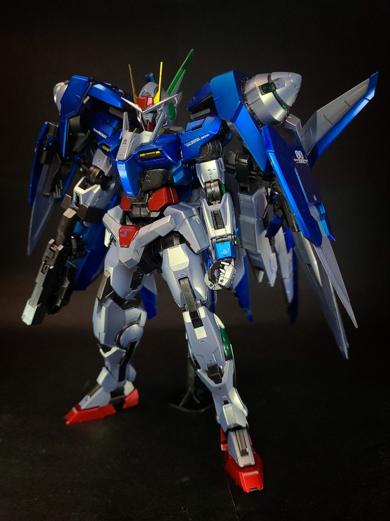 GNソードIII -最終決戦直前に配備される新武装。刃の部分にセブンソード（後述）のGNカタールに採用された緑色の半透明素材が採用されている[89]。エクシアのGNソードと同様に、刀身を畳むことでライフルモードに変形、3つの砲口による高い連射性能や、3門のビームを収束させた強力な砲撃を行うことができる。トランザムライザーの膨大な出力を前提に設計されており、GNソードIIよりもライザーソードの運用能力が上がっている[89]。劇中ではGNソードIIと入れ替わる形で装備されるが、スカートアーマーのハードポイントは活きているためGNソードIIとGNソードIIIを同時に装備することも可能である。