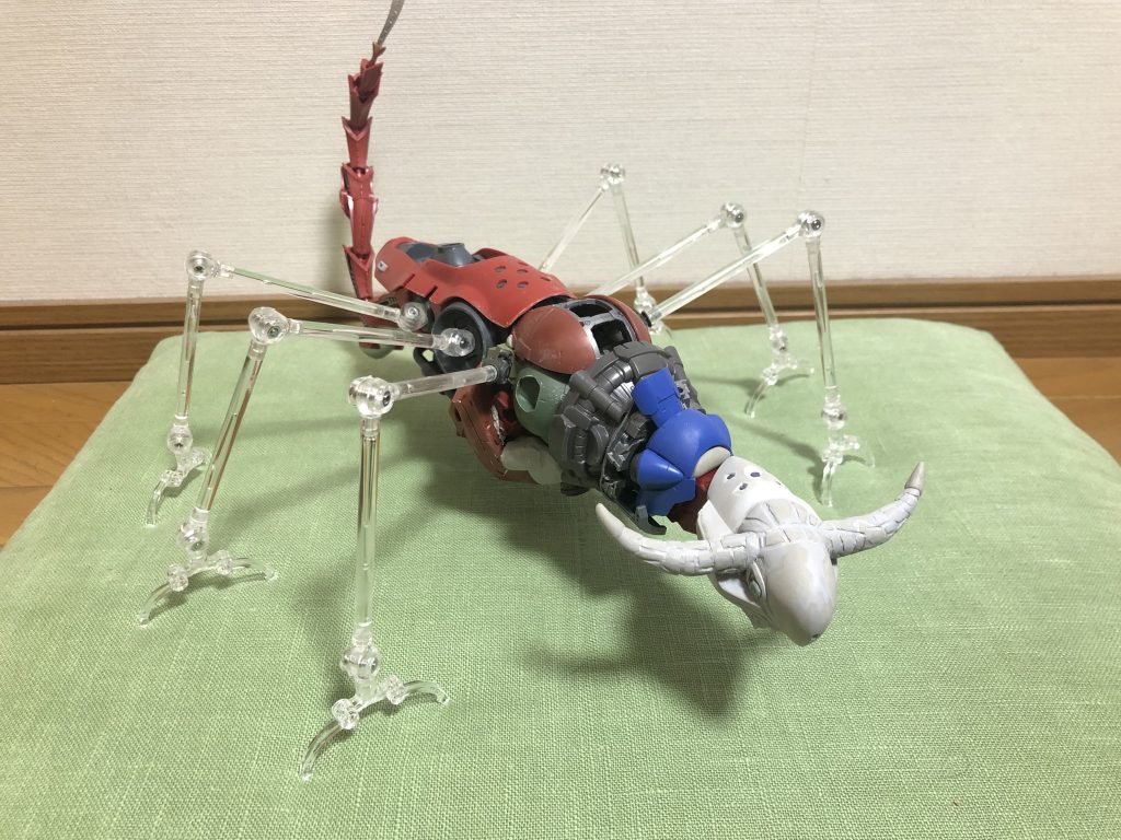 色んなパーツを盛りながらザクヘッドとか、ジャンクパーツを見境無く使用