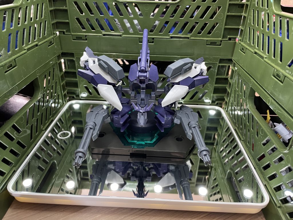 ウェヌスアーマーコアナジムと合体する追加アーマー。この形態でも正面のガトリングが発射可能なため必要に応じて分離しコアナジムと挟撃する。ミキシング元はウラヌスアーマーとゼルトザームアームの砲身、パワードジムパワーダーのガトリング武装。名前の由来はミキシング元のウラヌスに武装の意味のウエポンを合わせたもの。ちなみに作者は思いついた際にウェヌスの意味を調べ、美の女神ヴィーナスの別読みと知った時自分の閃きに感謝した。ナジムは本気を出す時、その身に美を纏うのである。