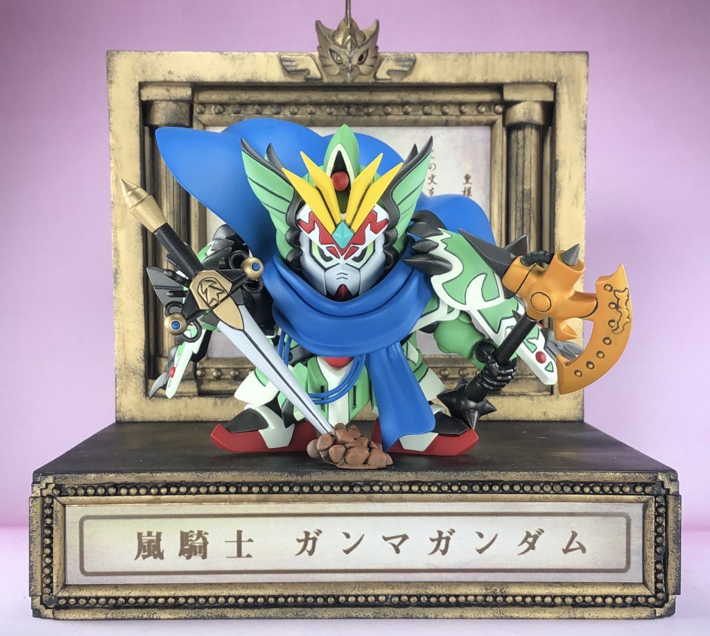 正面から。デザイン上干渉するパーツが多く、行き当たりばったりの作り方でまともなポーズが決まらず大変でした。