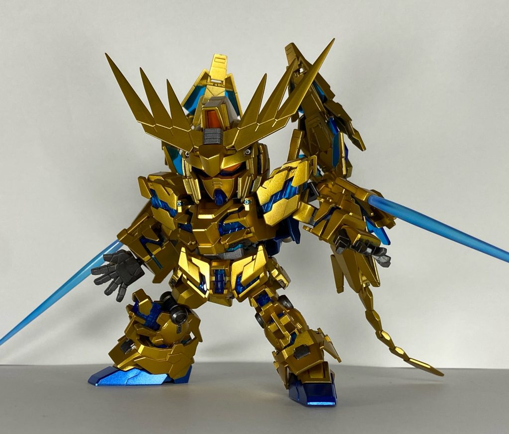 シールドの接続ピンを切り飛ばし、ネオジム磁石でビームサーベルを腕に装着して、なんちゃってビームトンファー状態です