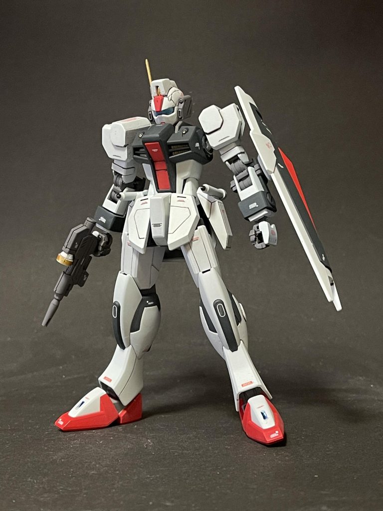 *ダガーLの工作〇ショルダーアーマーの上部とコクピットハッチ上部を1mm増し。〇頭部後ハメ。アンテナは真鍮線を使用。〇フロントアーマーと大腿部に筋彫りを追加。フロントアーマーとサイドアーマー裏にスリットで裏打ち。〇大腿部と前腕部に切り欠きを入れました。