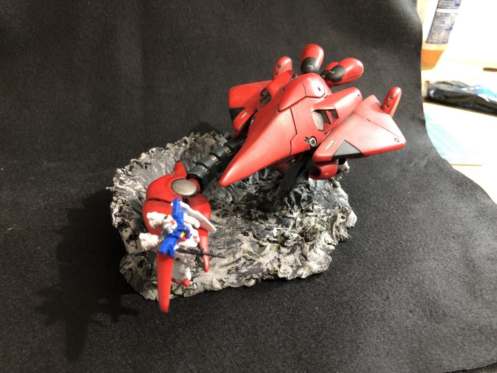 GP01をカニ挟み！やっぱデカいすよね