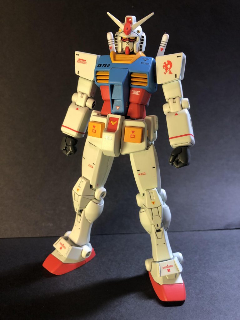 各キットの好きな部位を寄せ集めて、自分好みのRX78になったと思います。可動は犠牲になったのだ・・