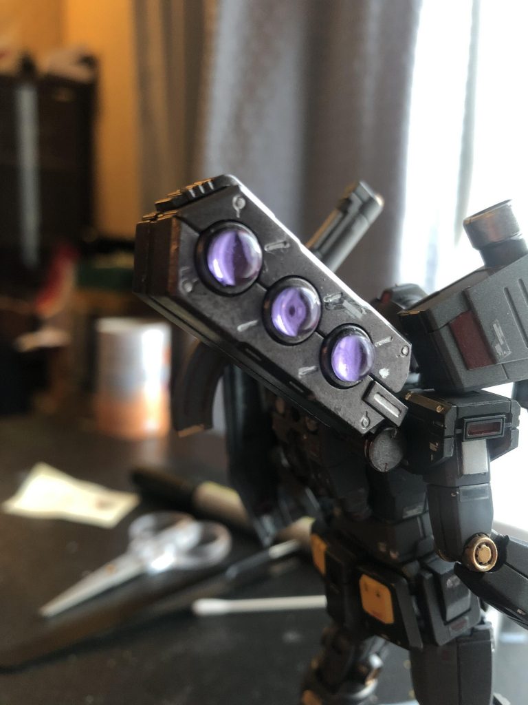 ファンネルに手芸用品貼り付け