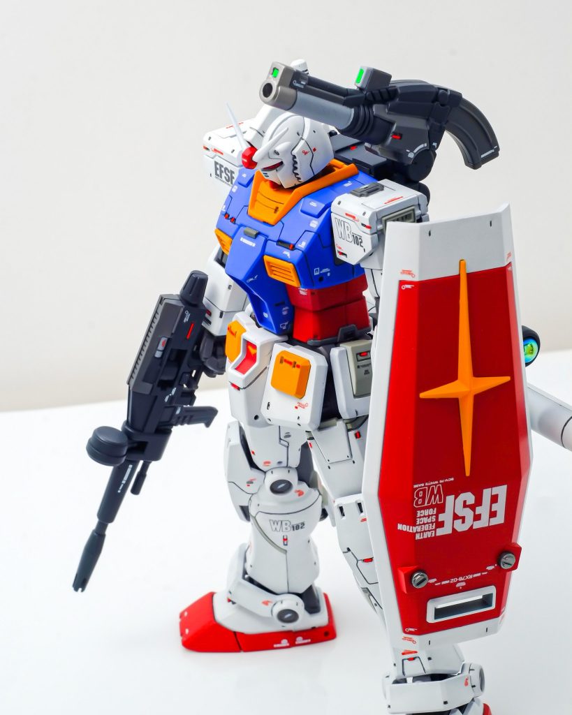 スジボリ追加は今回は控えめに。アゴ裏を削り込み、アゴを引けるように調整してあります。