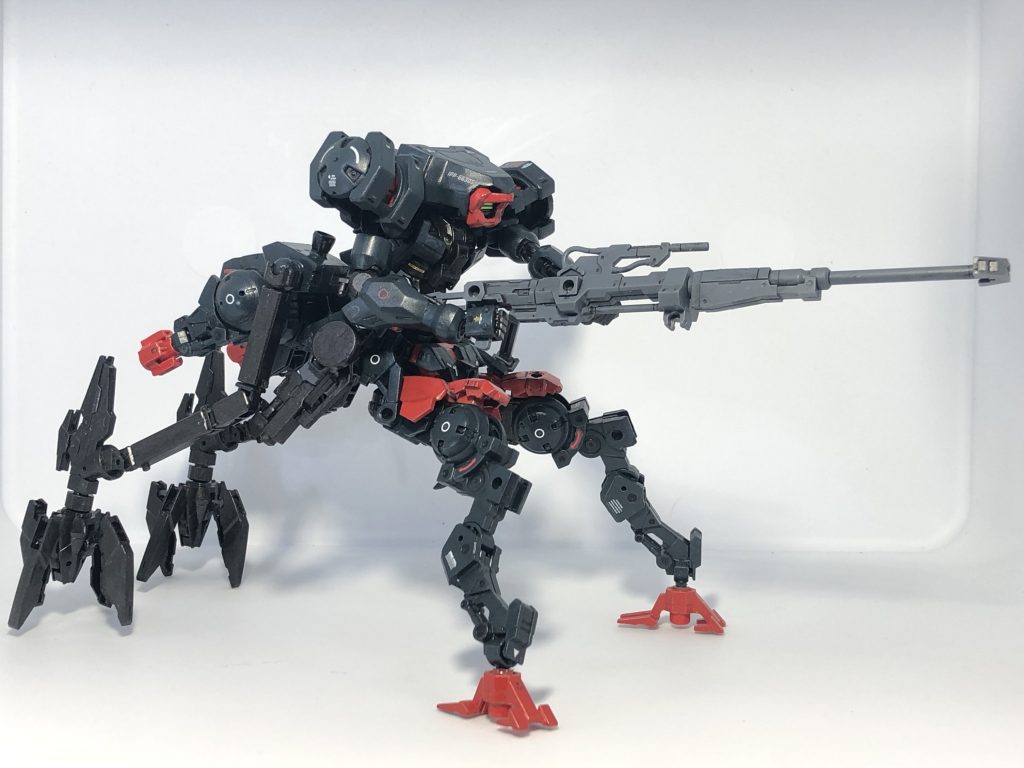 支援機と合体。クローアームを使って四脚状態になり、反動を抑えた精密射撃モードへ。