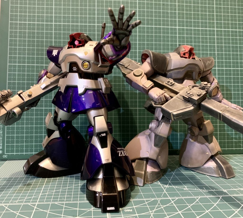 新旧ツーショットです。以前は成形色を汚したので今回はピカピカ仕上げを目指しました。 