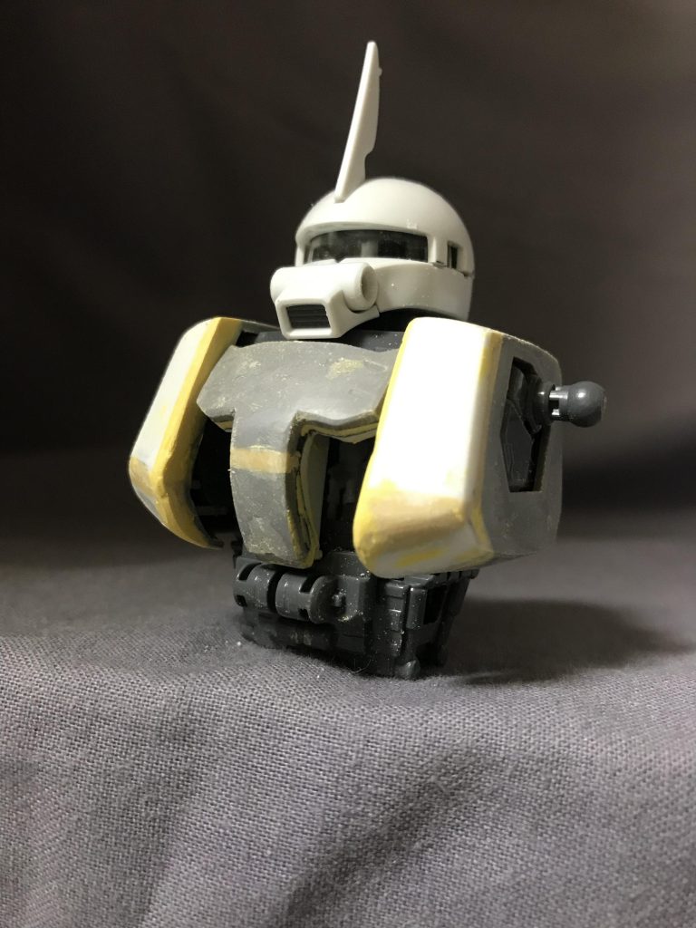 モノアイスリットを2mm細くしているのと、胸アーマーを2mmバストアップしてます。