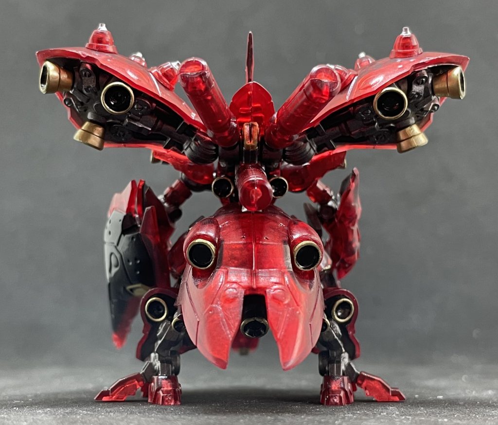 改造もリアスカートのバーニアが付いていない部分にコトブキヤのパーツを貼って、小さいバーニアの穴あけをしたくらいです。お手軽を目指したのでこれだけでも良い仕上がりになったのではないでしょうか。