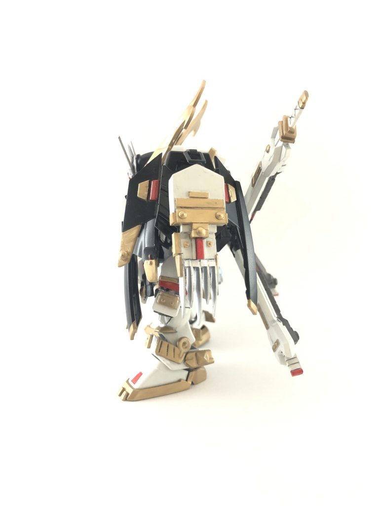 側面肩に手甲を装着し、手に持たせられます。