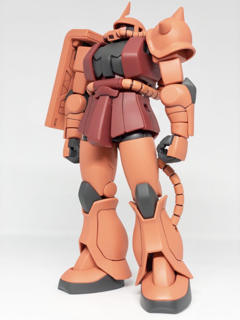 シャアザクらしいピンク色が良かったので成形色のまま。