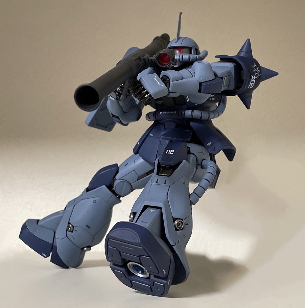 マッシュ機なので、MS用対艦ライフルを持たせたかったのですが、なかったので、ザクバズーカを持たせました。