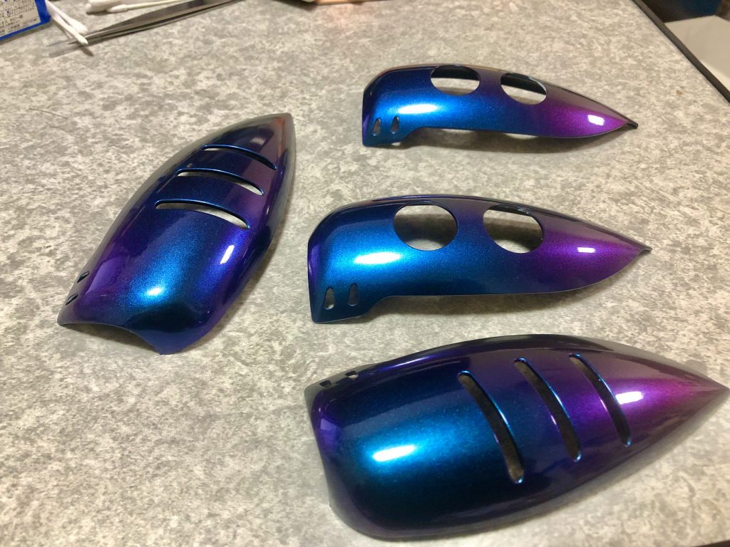 バインダーの塗装終了時。想定より妖しく、素晴らしい偏光具合になりよかったです。