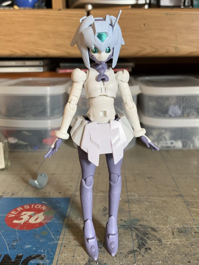 ラファエルとガッデス、ガンダムマーク2のスカートアーマーのラインを繋いでミニスカ風にしてみました。