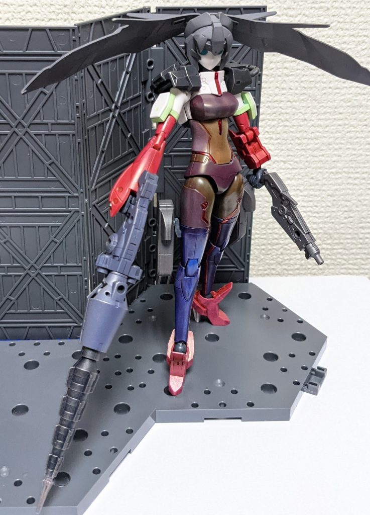 モビルドールメイ単体。キットにスタンドが付いてきますが、頑張って立たせるのに数分かかります。