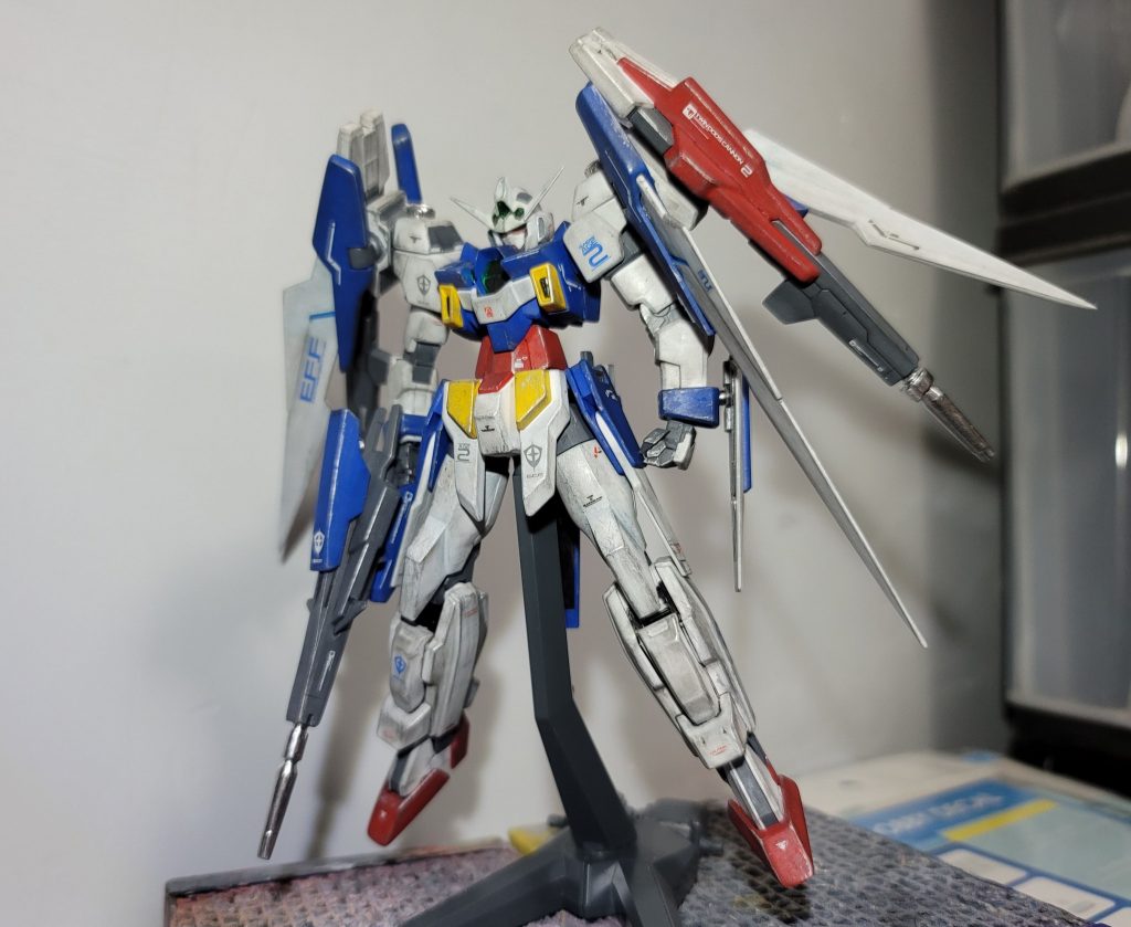 武装形態シールド、左右前腕、リアスカートには磁石を仕込んでシールドの付け方を磁石マウントに変更し非使用時にはリアスカートにマウントできるようにしました