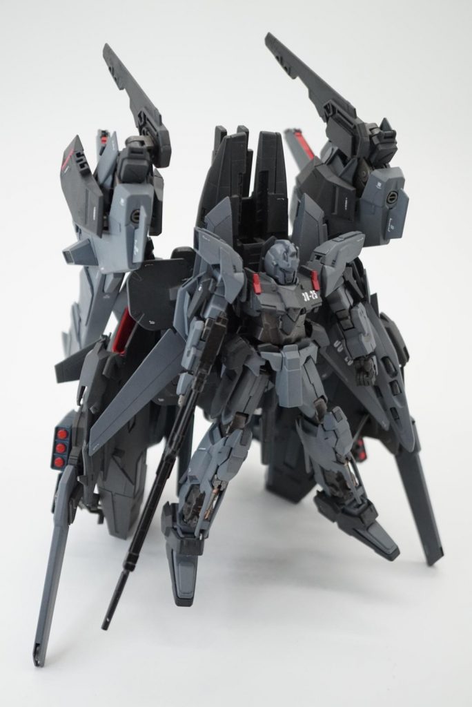 本体よりだいぶ大きいので機動性悪そう。支援型ならばロングライフル持たせるべきでしたね。ゴツゴツしてるけど武器ではないのでMS時は邪魔でしかないでしょう。