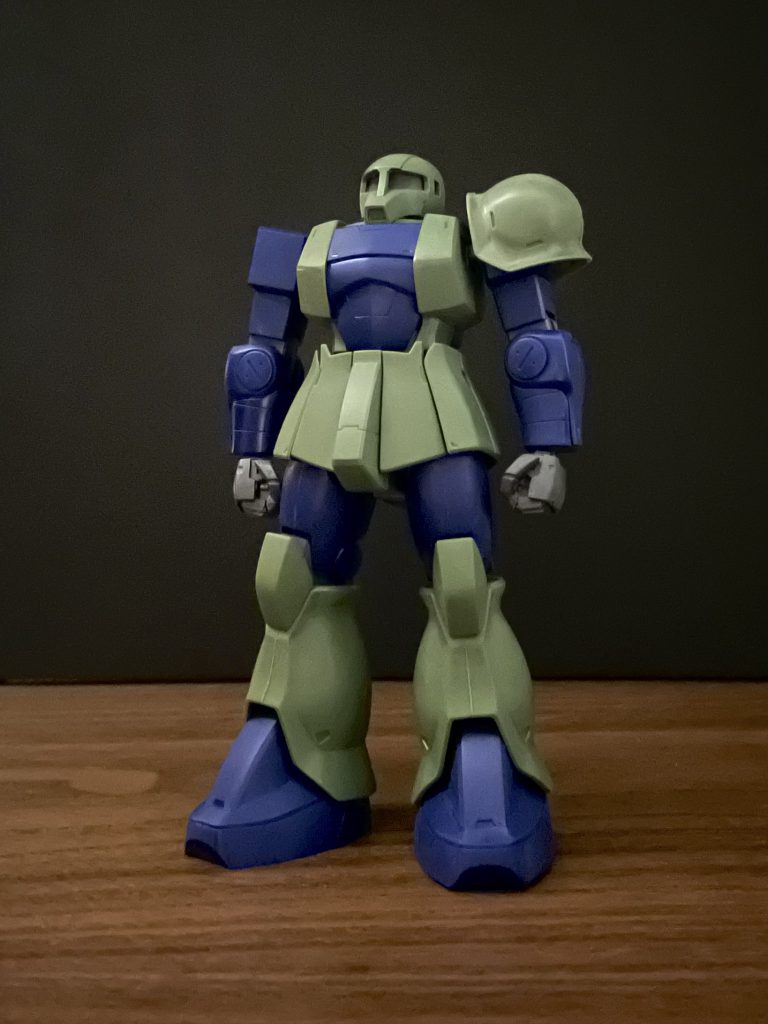 仮組みしたベースの旧ザク。