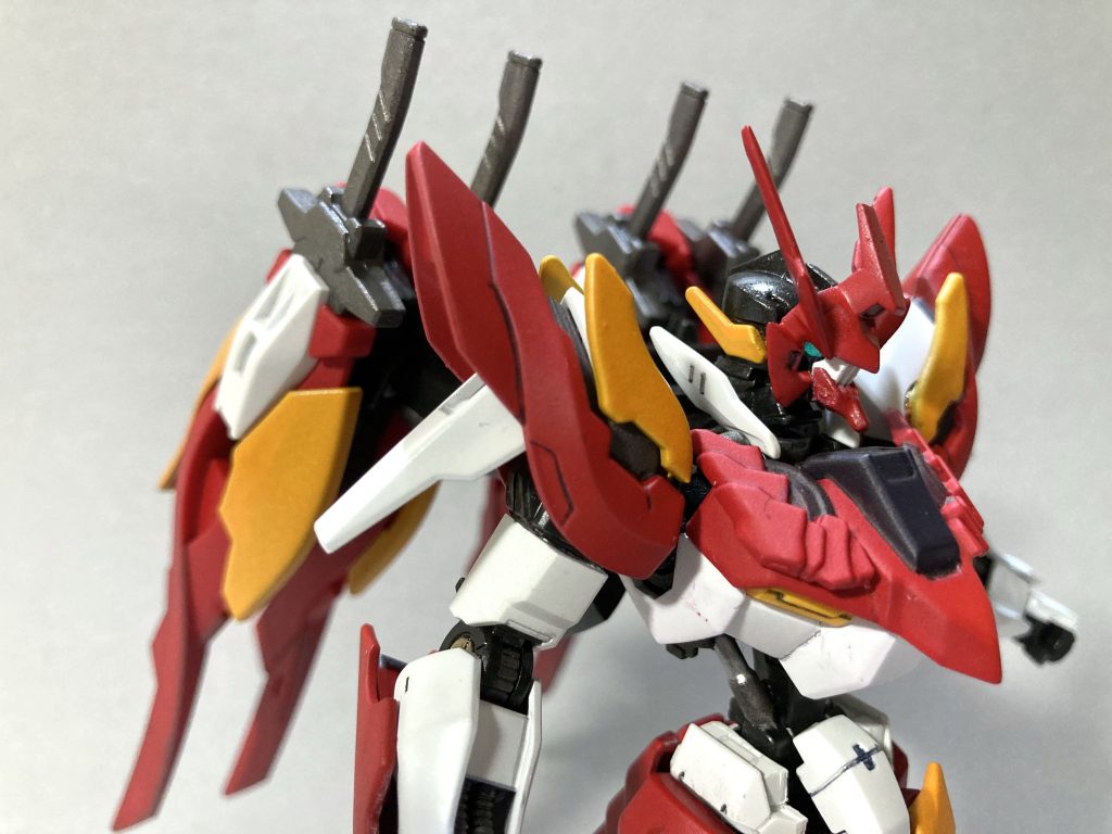 バストアップ。頭部はフラウロスのフレームとフェイスにゼロ炎のクリアパーツと、AGE2マグナムのフェイスカバーです。ほか、胸部は端白星、肩部はフレームごとゼロ炎です。