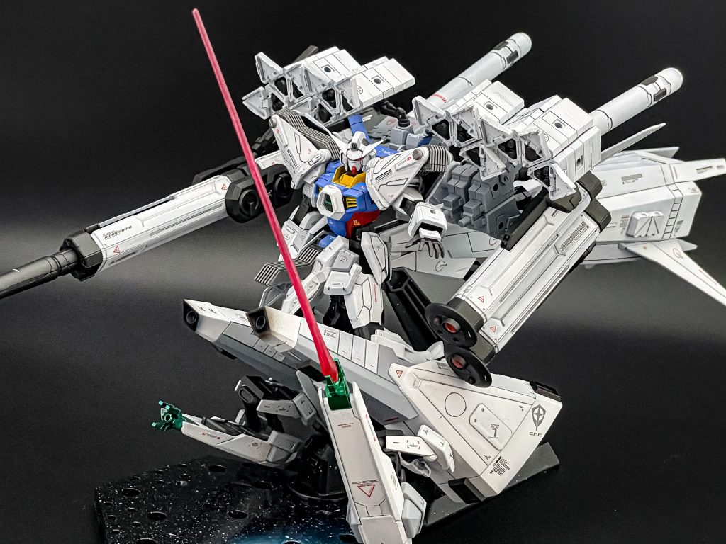 ビームサーベル。余談ですが、今回は自立が不可能でスタンド展示が必須なので珍しく台座を塗りました。宇宙塗装で仕上げてます。どこかに箒星と火星があるので良ければ探して見てください。