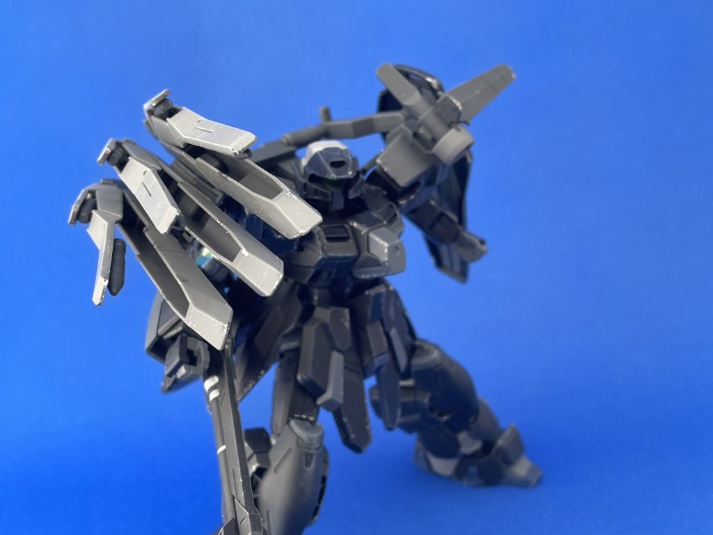 ジェミナス重装陸戦型の売りだと個人的に思っているミサイルランチャー。水没する旅団長が機体につけてそうな形です。