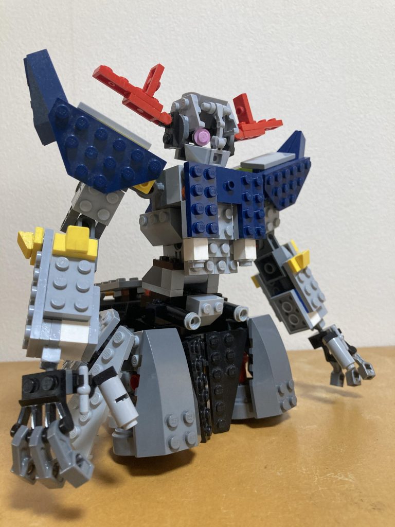 前回のバルバトスルプスよりは簡単でしたがスカートアーマーと頭部作るのに苦心しました。