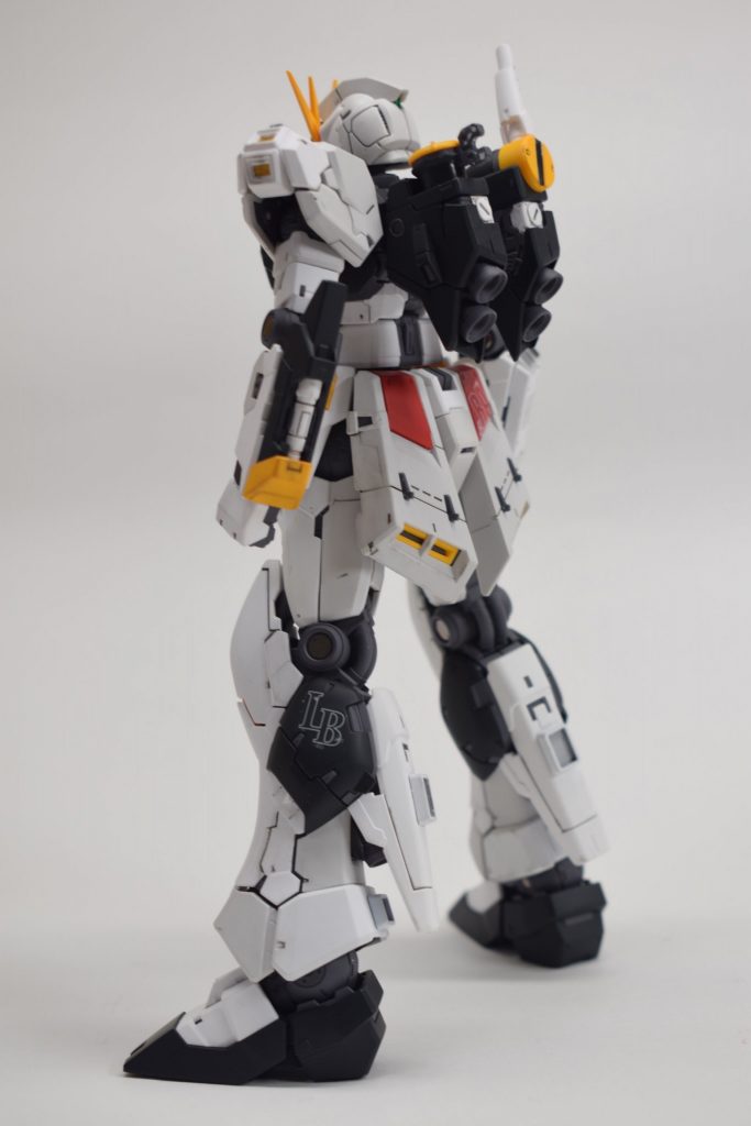 左足にはロンド•ベルのマークを貼ってます。