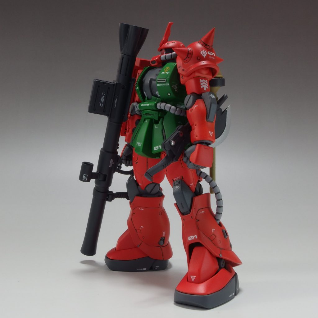 オリジンザクのバズーカはでかくて迫力ありますね。