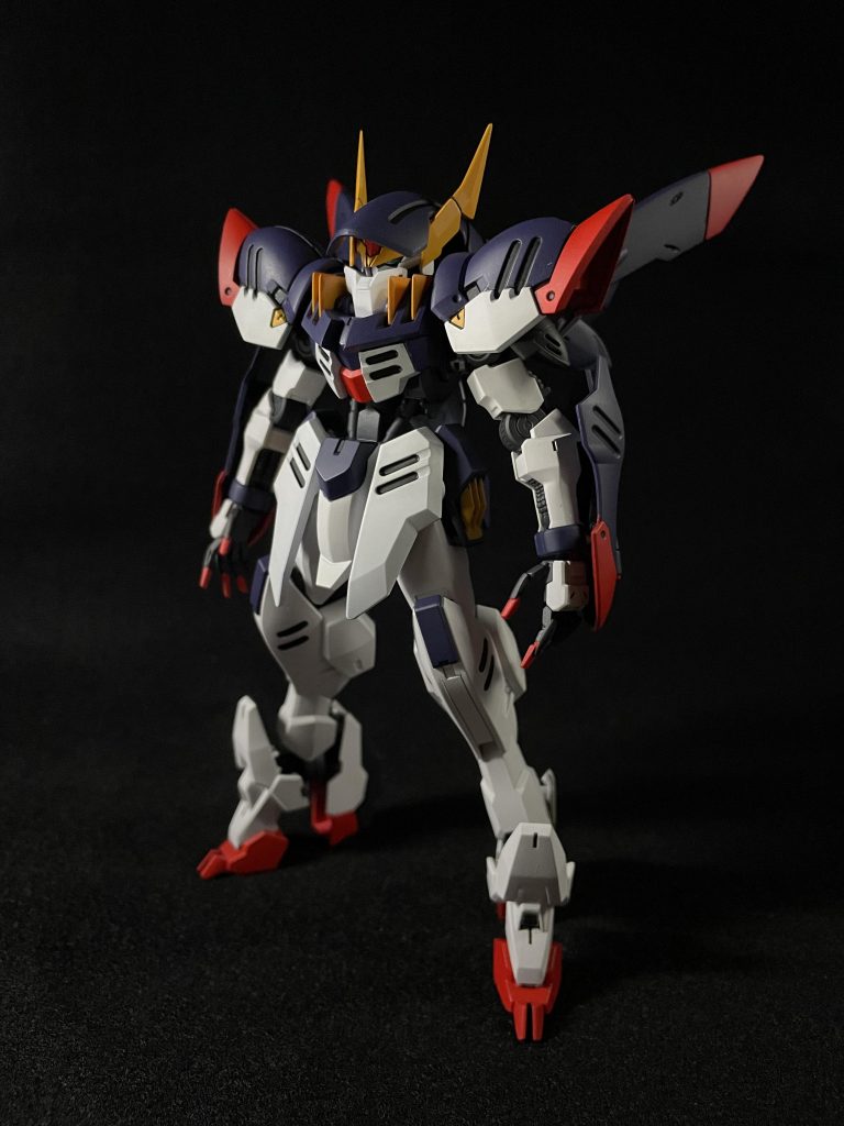 パーツの置き換えはほとんど行ってないのでフードをちゃんと被ることができます。