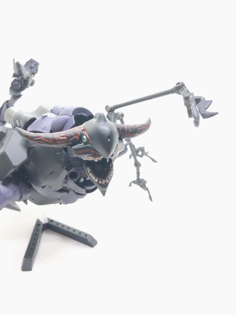 脚部はそれぞれ独立可動なので、表情付けも可能