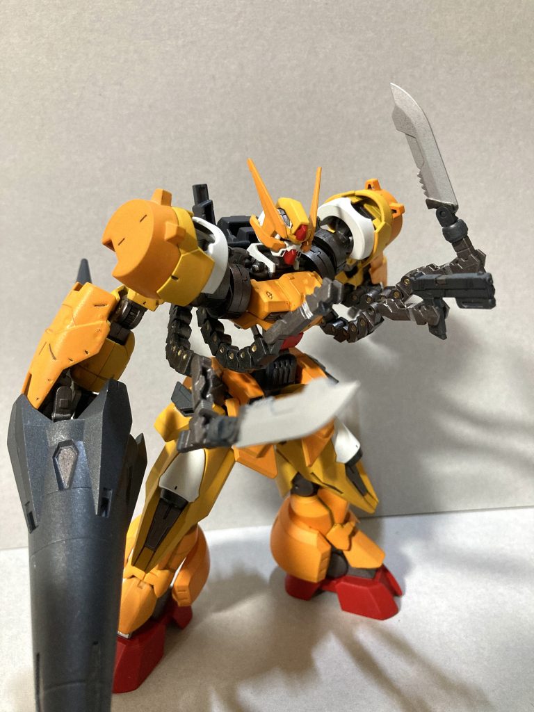 アックス、ランスともにリーチのある装備のため、プルーマなどに超近距離に接近された場合に備えての副腕を4本もつ。