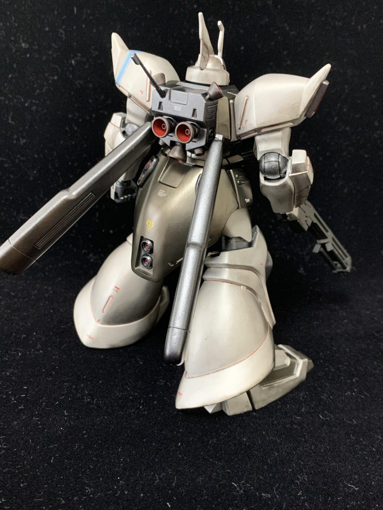 胴体と前腕部の合わせ目は段落ちモールド化、肩とふくらはぎの合わせ目は消してます。