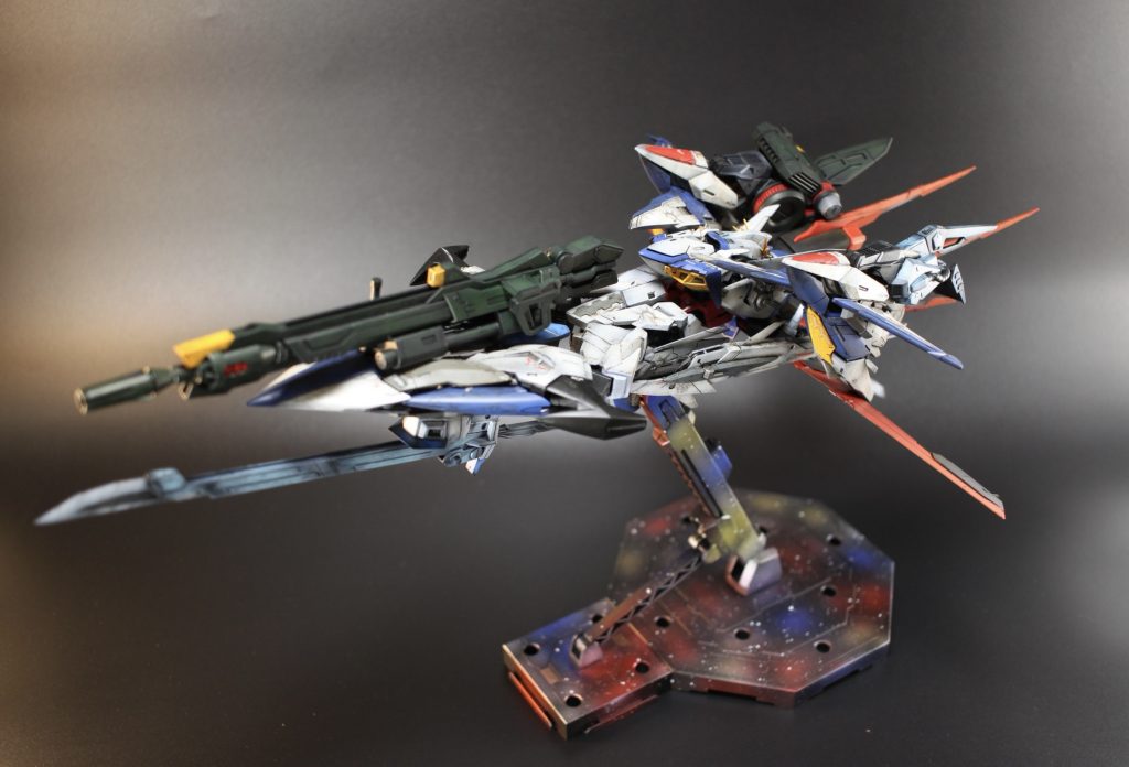 メガランチャーとソードは設定どうりに装着すると他のパーツと接触してしまうので変更しました。