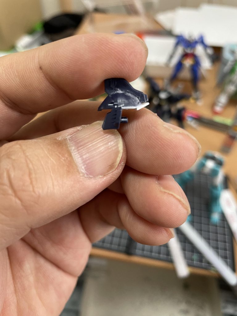 自分が勉強で見ている中で1番参考にしているYouTubeの動画の新しい後ハメ加工を真似しました！加工の際にタガネが無いのでデザインナイフで加工したらプラ板で補修が必要になり手間はかかりましたが確かに後ハメ加工の後に分解しやすい等メリットは絶大でした！