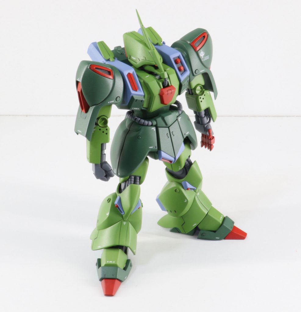 カラーリングは原作と比べて濃いグリーン部分はより深く、薄いグリーン部分はよりビビッドに仕上げました。ディテール追加は今回はやや控えめでピンポイントに。